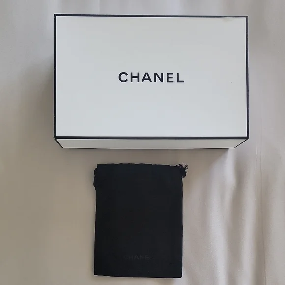 CHANEL Elegant White Box with Black Dust Bag - Picture 1 of 8